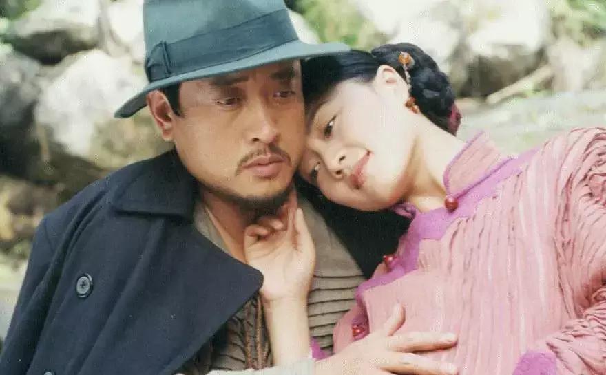 他二舅都是他舅，高桌子低板凳，金疙瘩银疙瘩还嫌不够，天在上地