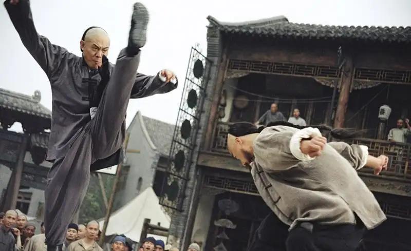 1989年，专家清理霍元甲尸骨时，意外发现霍元甲的真正死因