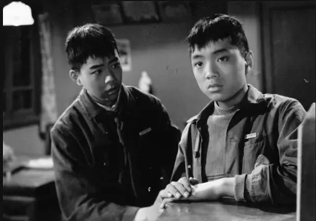 老电影海燕,老电影两个小足球队1956插曲