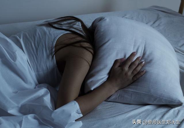 女子花7000去美容不料整成红鼻子,美容整鼻子事件