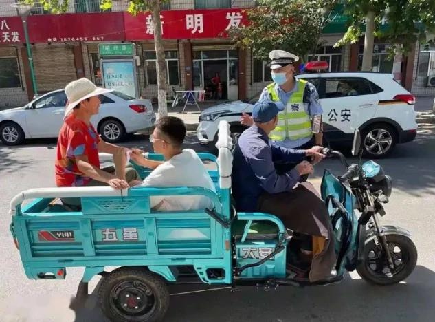 电动三四轮车可以上正规牌照吗,电动三四轮车不让上路是谁规定的