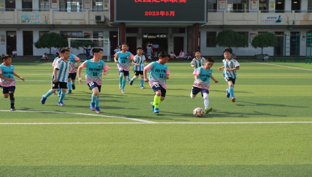 一场小学校园足球赛开赛,县中小学校园足球联赛活动报道
