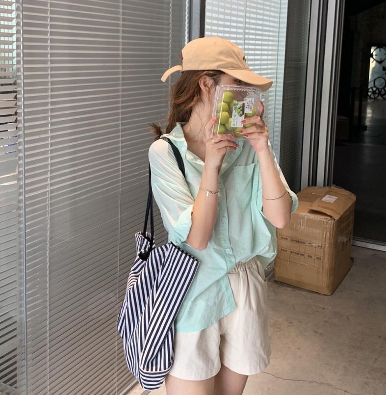 今年最流行的高级穿搭夏天,女士时髦穿搭45岁夏天