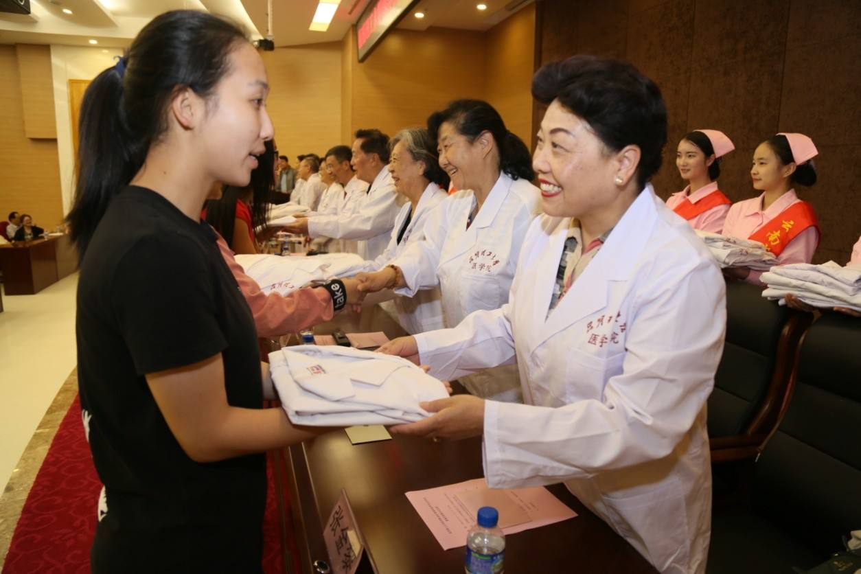 三无学生学医,三无家庭的孩子学医