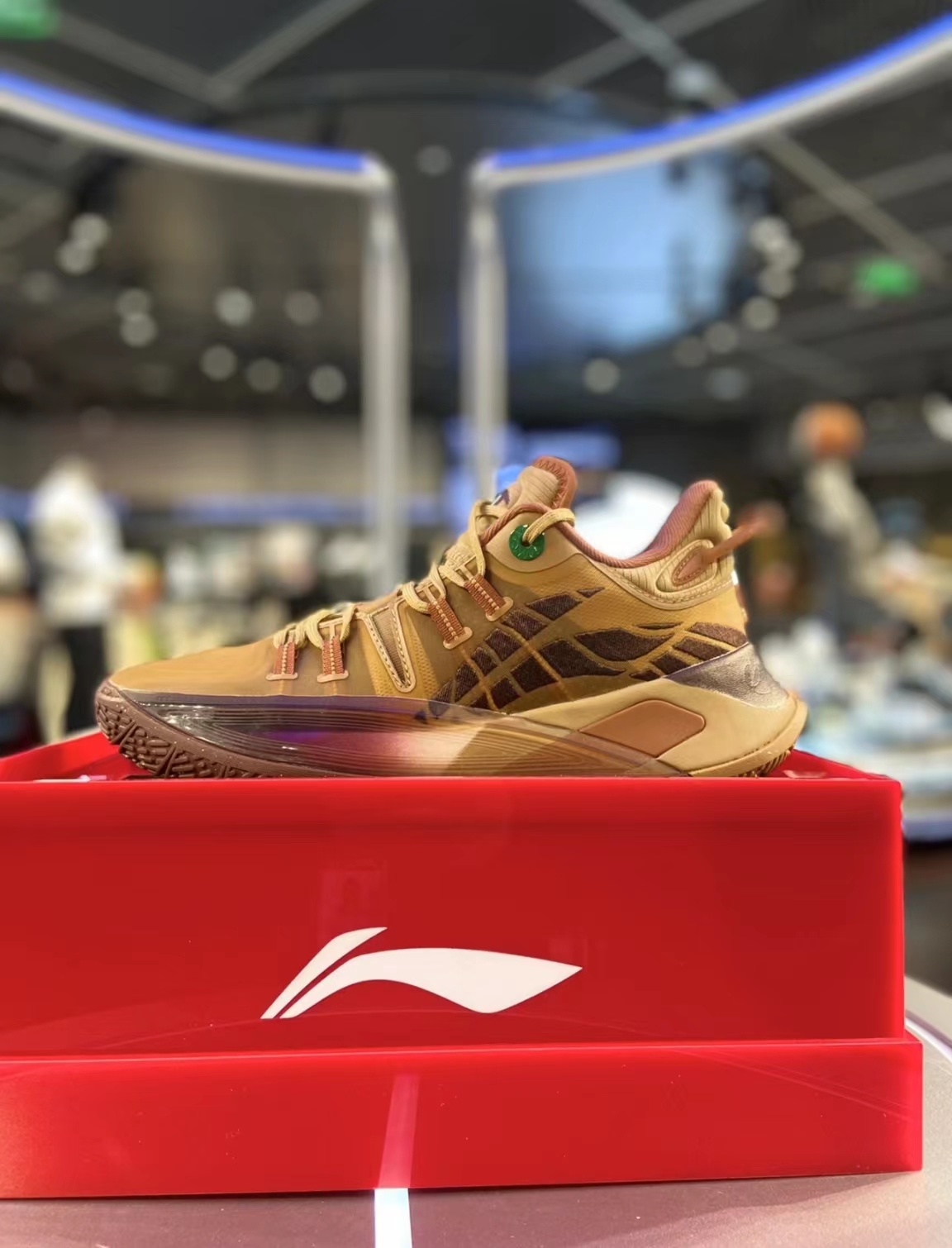 配色更新开始提速！李宁CJ2“里海大学”配色线下店抢先发售