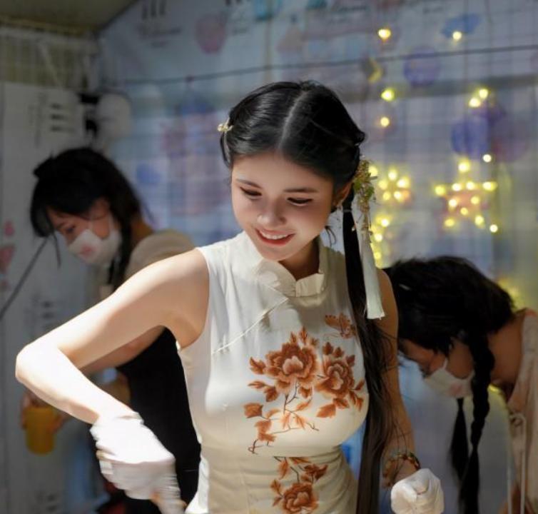 狗头萝莉卖煎饼一个月赚多少,狗头萝莉卖煎饼坚持半年