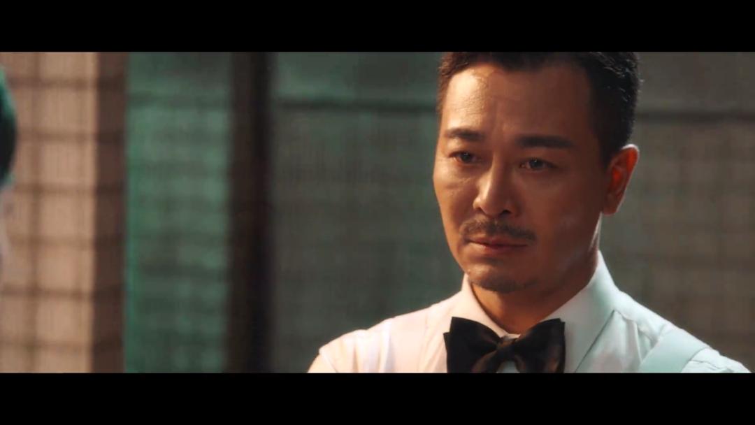 大长腿晶女郎+“过气”动作明星，这组合想不烂都难