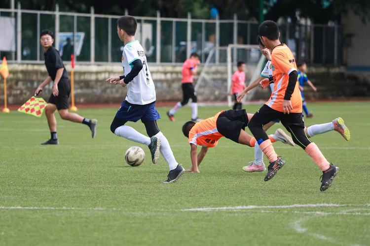 校园足球的普及带给我们什么,校园足球推进素质教育