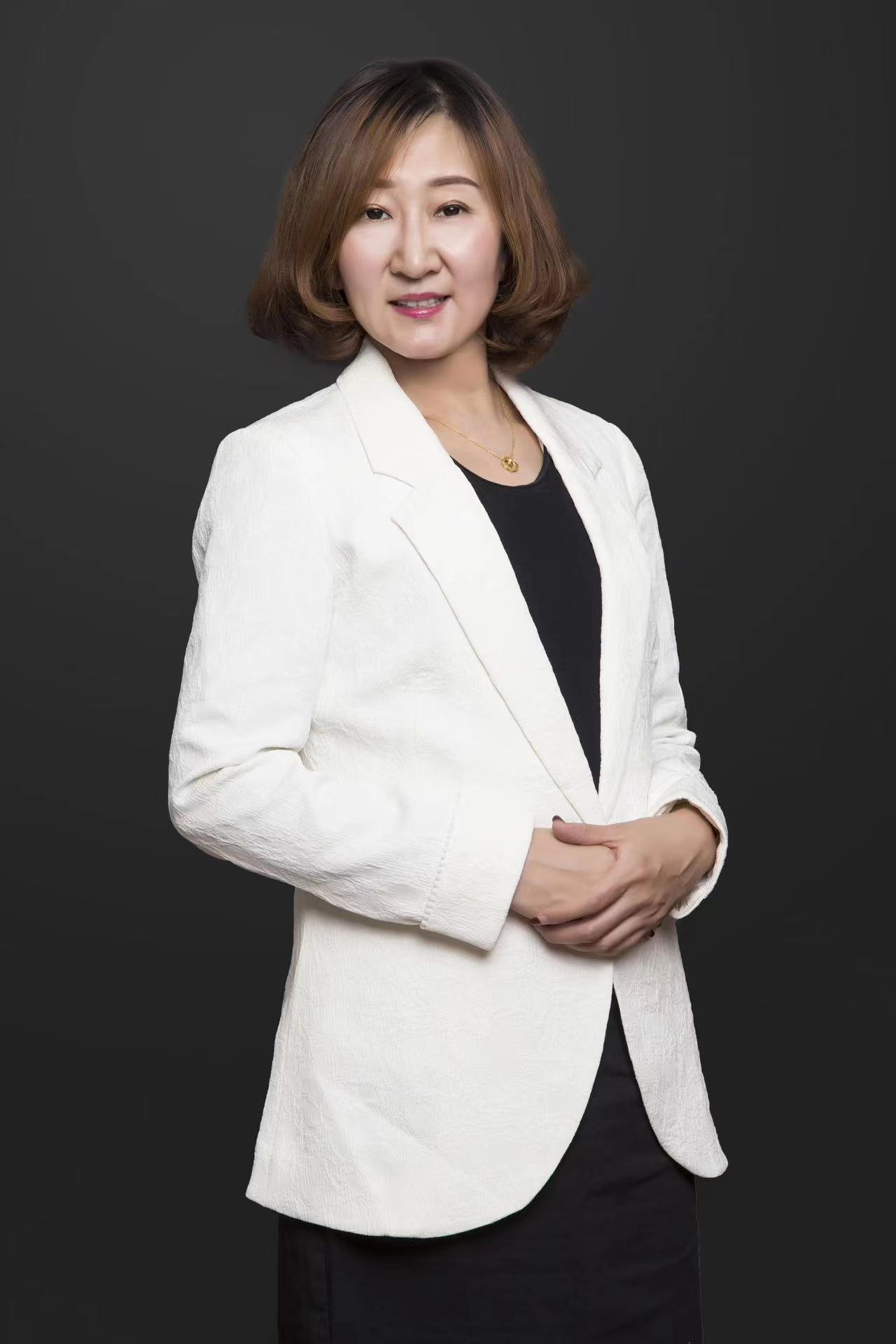 胸藏文墨怀若谷腹有诗书气自华易管家（大连）财税公司创始人王娜