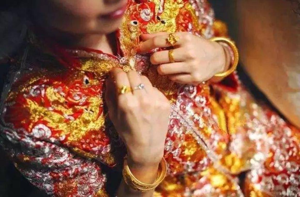 婚礼当天要戴三金是真的还是假的,结婚送三金的来历是什么
