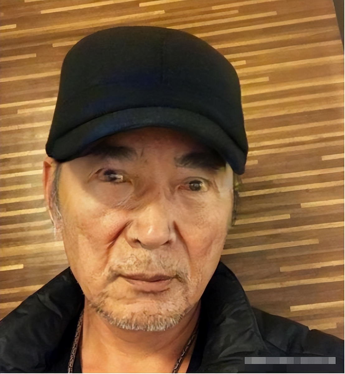 年轻时帅炸天的8位男星，中年后，有人胖快200斤，有人秃成地中海