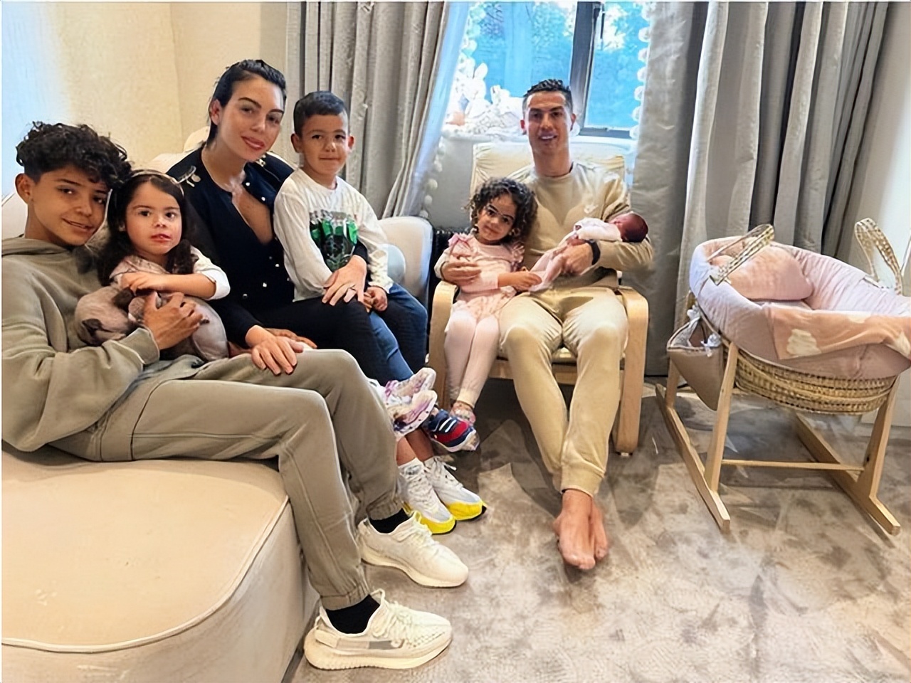 c罗女朋友乔治娜现状最新消息,乔治娜c罗女儿