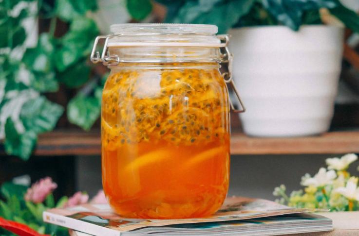 夏日解暑水果的各种做法,夏日解暑美食饮品制作过程