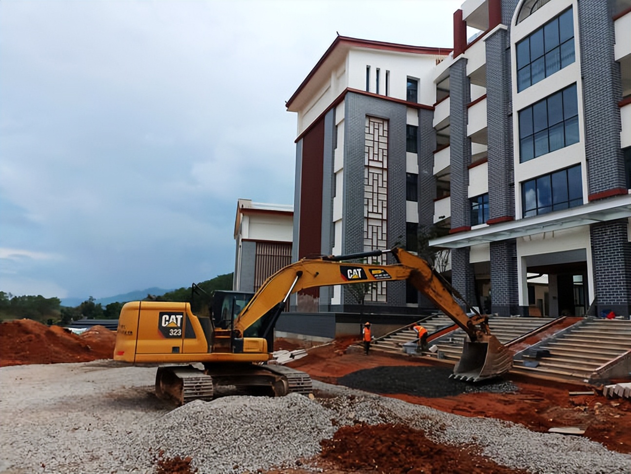 景东无量中学初中部开始建设了吗,云南省景东无量中学公立