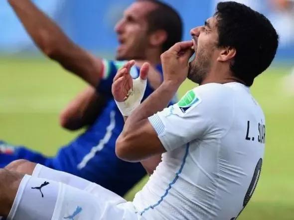 世界杯历史上有哪些假摔,足球世界杯恶意假摔