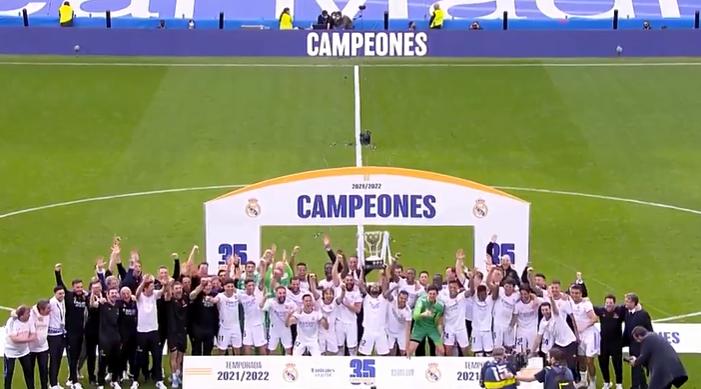 众生相!马塞洛高举奖杯,安切洛蒂被抛起,阿扎尔“带伤”庆祝