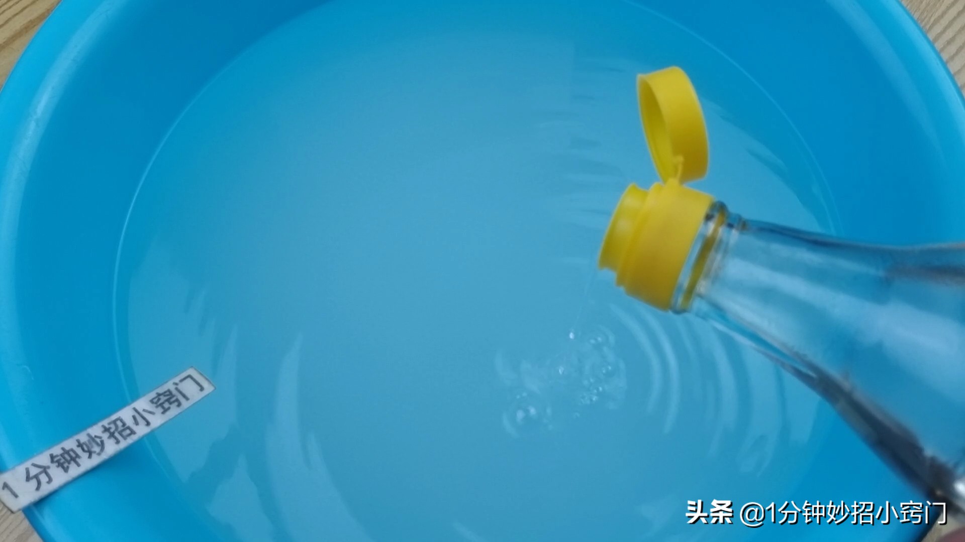 衣服泡一整天可以洗掉霉斑吗,衣服霉点自己在家怎么洗掉霉斑