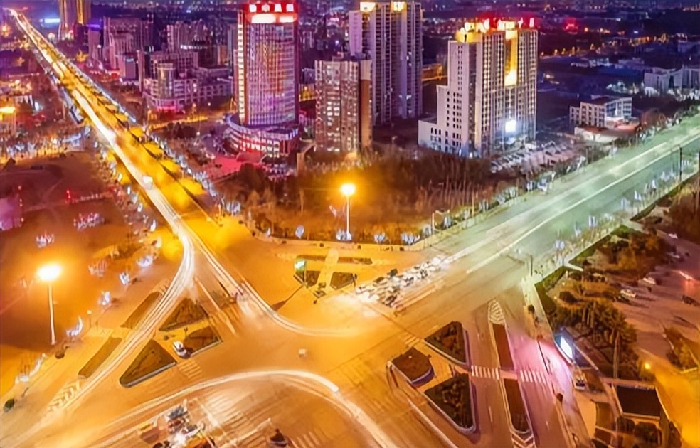 闺蜜花20万试管生混血宝宝视频,30岁女模特试管生下混血三胞胎