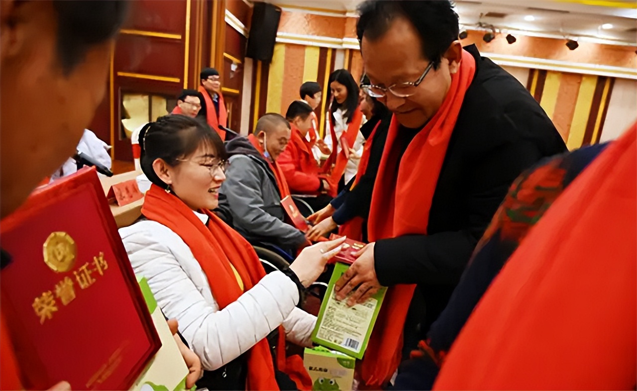 爬行妈妈董明英是什么村的,爬行妈妈董明英的日常生活