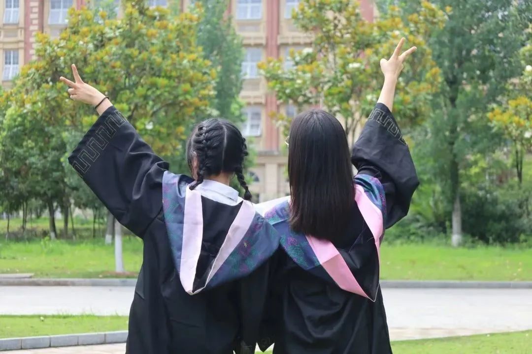 先来一波毕业照,第一张毕业照和最后一张毕业照