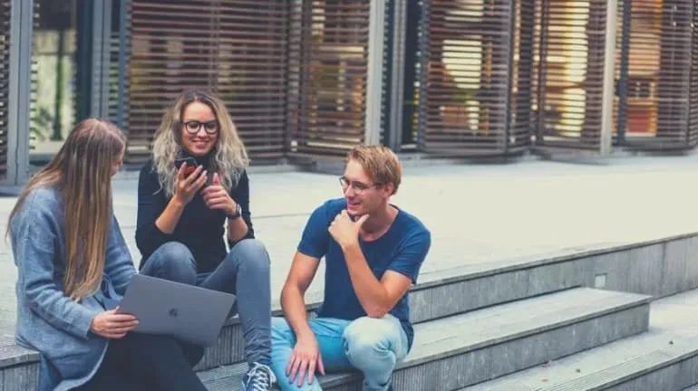 孩子内向理科男孩应该选什么专业,文科内向男孩子适合报什么专业