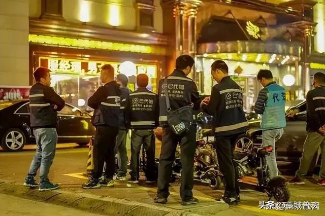 男子小区内酒驾,男子小区内酒后挪车被举报