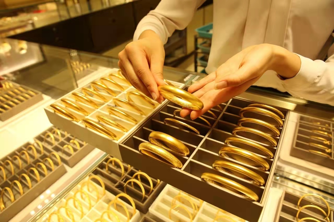 国际金价涨至年内新高2013,国际金价2023年涨超13