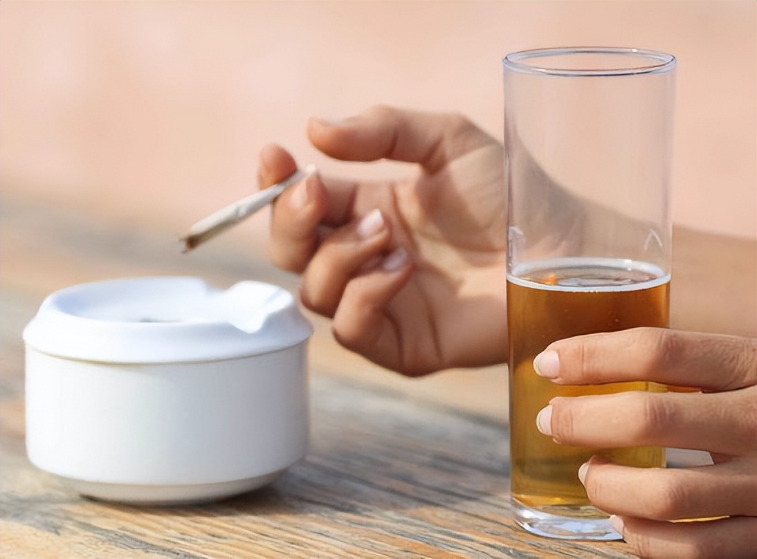 吃饱了就坐着或者躺着有什么危害,吃完饭后是躺着还是站着好