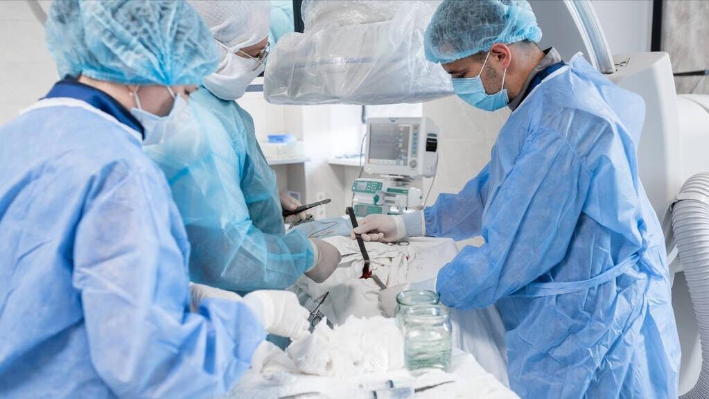 月经期打了个喷嚏会黄体破裂吗,黄体破裂是因为太激烈造成的