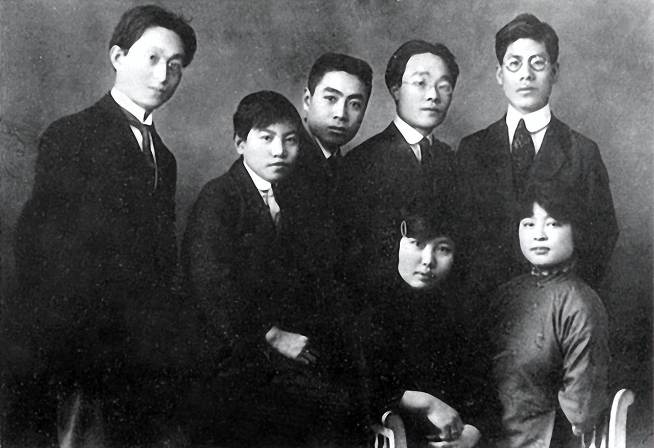 张申府，婚内数次出轨，写文讽妻子无能，晚年却道女人带给我麻烦