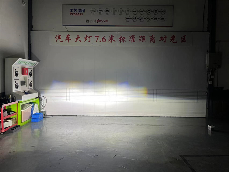 别克新君越大灯透镜自动调节,新君越大灯不亮怎么解决