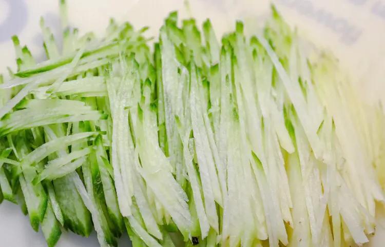 夏天大家喜欢吃的凉拌菜快来看看,家常菜适合夏天做的一道凉拌菜