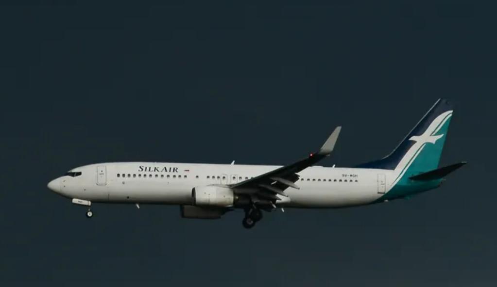 1997年炒股亏损120万美元，机长驾驶飞机带104人自杀