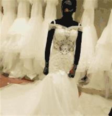 老弟儿!你的衣服可真够任性的,还好你不认识中文,尴尬死了!