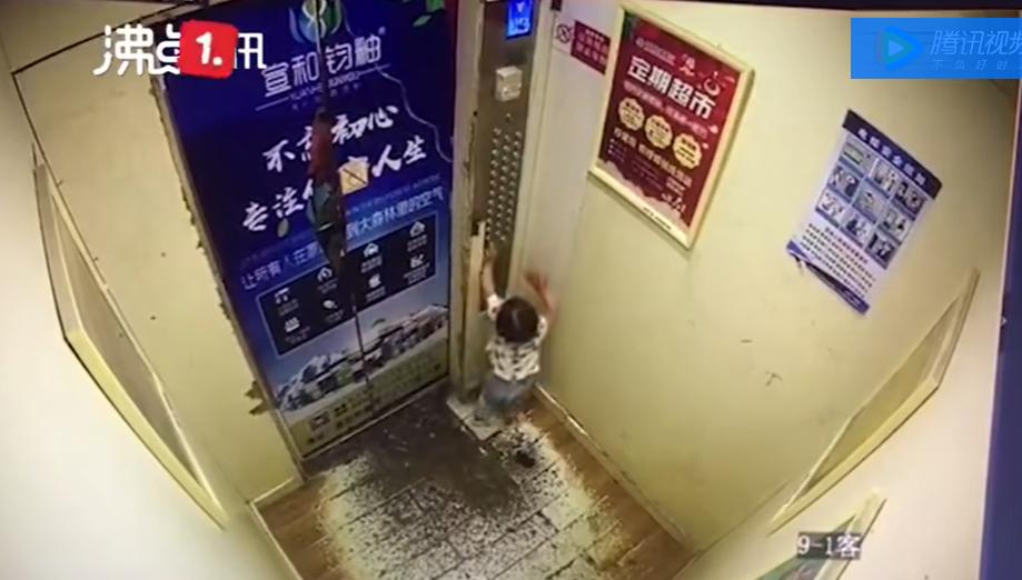 2岁女童被电梯100秒后摔下来,2岁女童从6楼摔下被90后接住