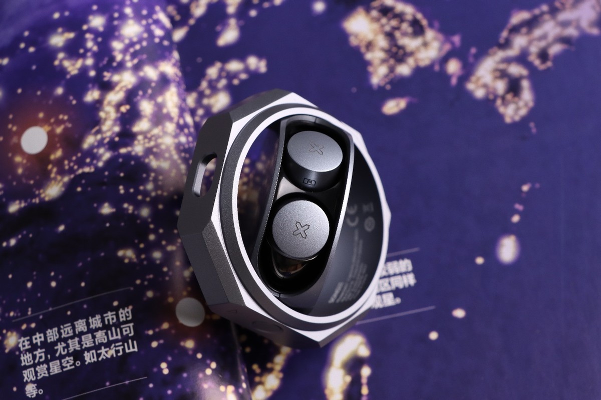 流浪地球联名礼盒版,songx流浪地球联名