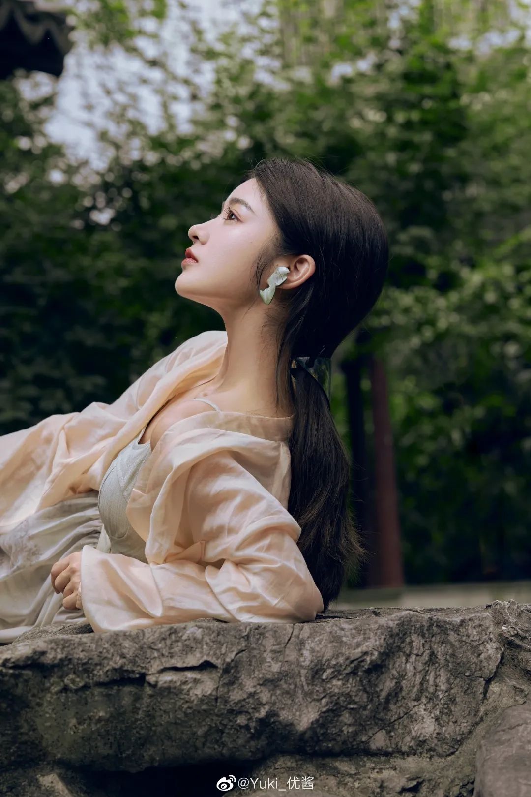 波浪卷发简单编发,人鱼微卷编发造型