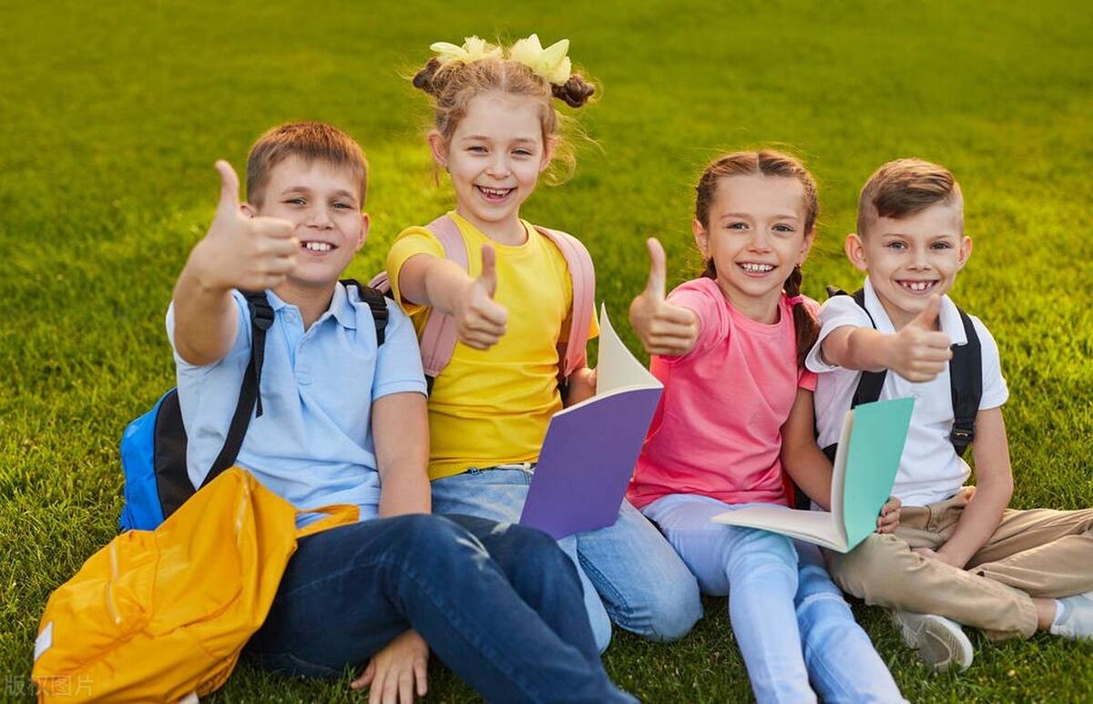 每天睡前10分钟陪孩子交流5个问题,睡前一小时坚持陪孩子做这件事