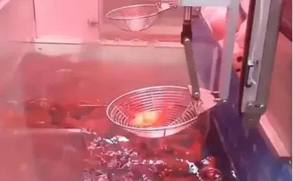 广州商场惊现娃娃机,广东惊现活体娃娃机