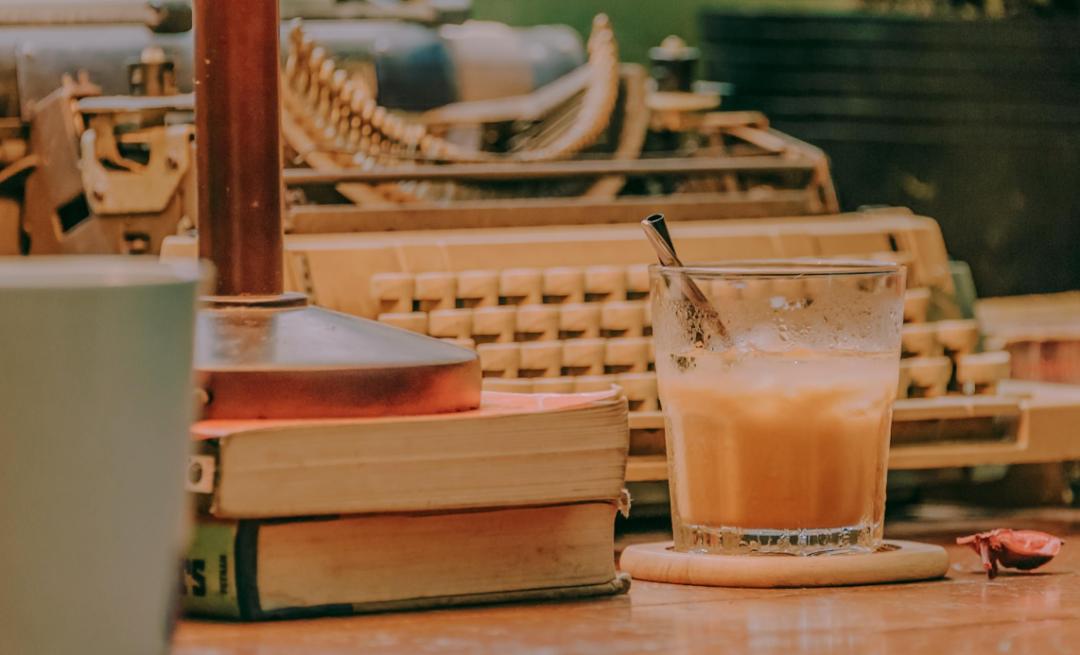 男人越是特别黏你女生会反感吗,男人越黏女人女人是不是会越烦