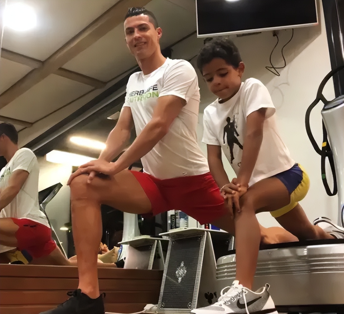 c罗12岁的视频,c罗12岁足球视频