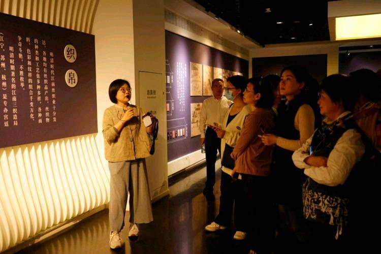 何处觅江南？苏丝《觅色——服饰里的江南色彩》待君来