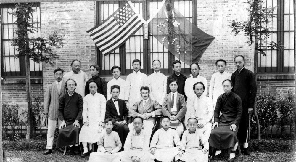 日军兽行照片：当着父亲的面玷污他女儿，临走还残忍割下妻子乳房