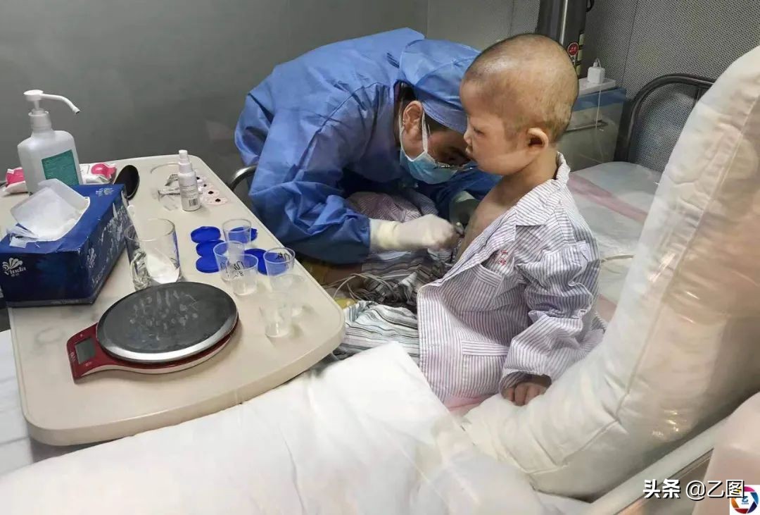 小孩一直高烧39到40度不退怎么办,小孩子发烧40度一直不退是为什么