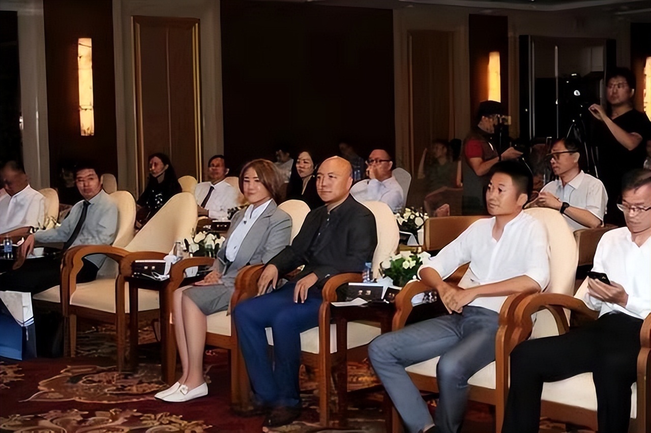 女子诈骗60岁企业家2000万,女企业家被诈骗1000多万