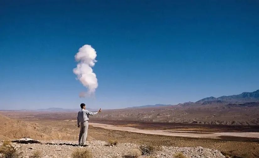 玩火上瘾3分钟烧掉百万!被外媒泼脏水的中国男人,凭啥一战封神