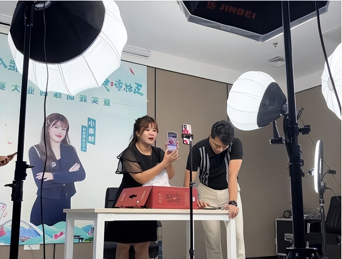 微商的商业模式，有哪些特点和营销策略？