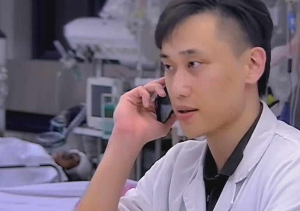 53岁父亲遭受车祸九死一生,父亲被卡车拦腰碾压救活了吗