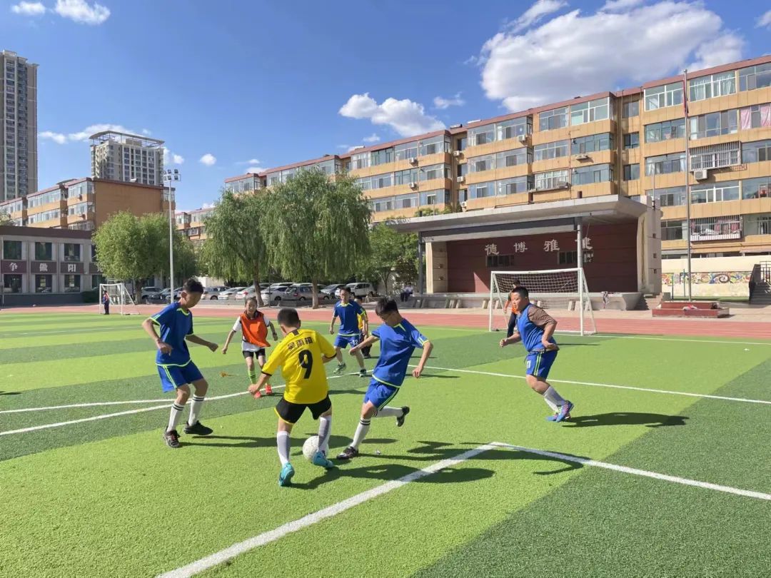 驰骋绿茵球场圆中国足球梦,包头铁路实验小学校长杯足球联赛