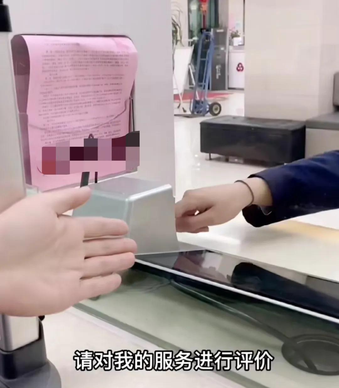 复旦高材生入职银行一个月辞职，行长说，你是对银行有多不满呀？